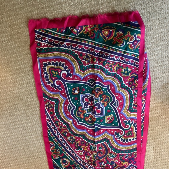 100% silk scarf- NWT - Picture 4 of 4